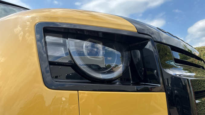 Land Rover Defender 3.0 D350 Trophy Edition Deep Sandglow 110 5dr Auto Diesel Estate - Image 17